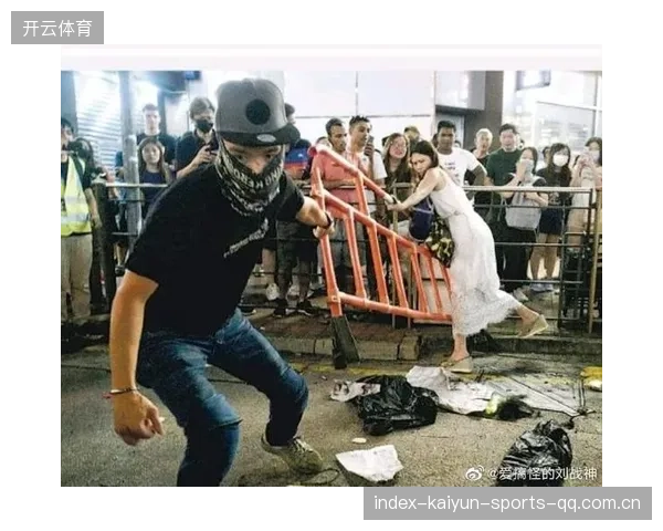 职业拳手比赛中怒吼：“来打我！”——竞技场上的力量与勇气